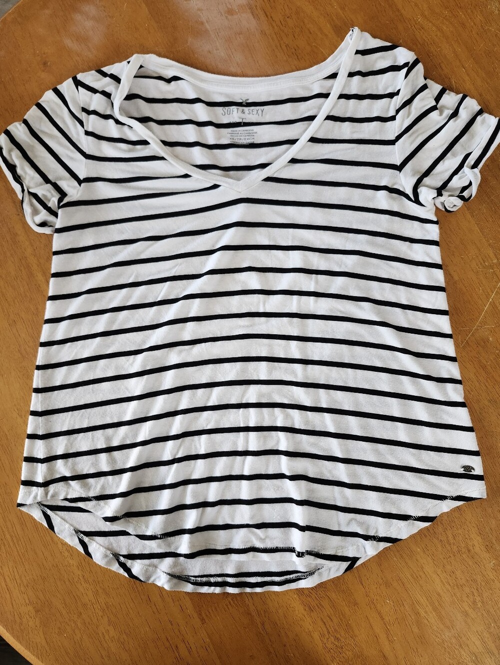 *Bundle 3/$20 | American Eagle Outfitters Super Soft V-Neck Tee
